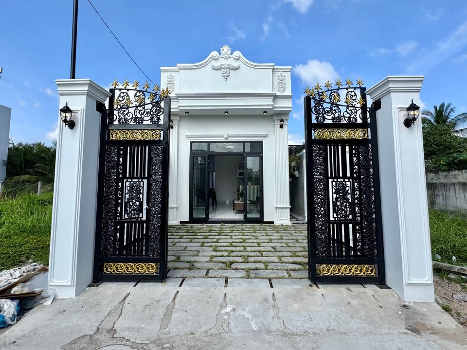 Bán nhà cấp 4 Tân Cổ Điển tại Ấp Phong Thuận, 105m² chỉ 1.75 tỷ - Hướng Đông, chính chủ!