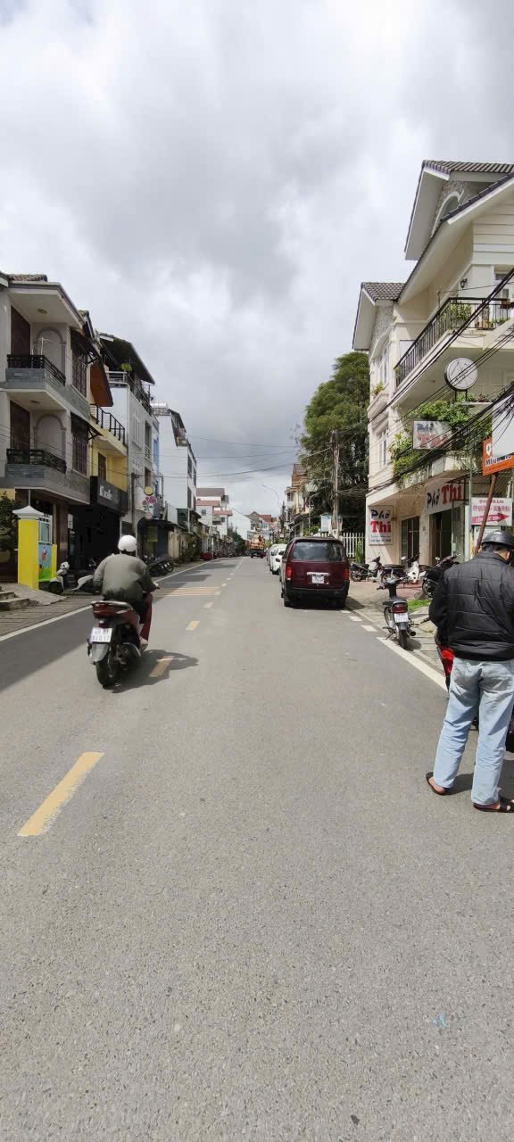 Nhà hoàn công 2 mặt tiền Đà Lạt 108m² giá 12.8 tỷ - Vị trí trung tâm thuận lợi!