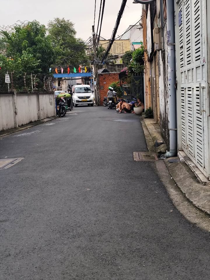 Nhà riêng Thoại Ngọc Hầu, Tân Phú 76m² giá 6 tỷ - Ô tô vào tận nhà!