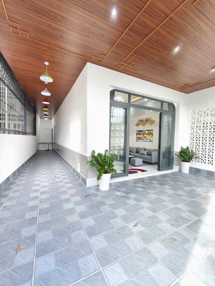 Nhà góc 3 mặt tiền đường Nguyễn Trung Trực, Rạch Giá 99m² giá 1.69 tỷ - Thương lượng tốt!