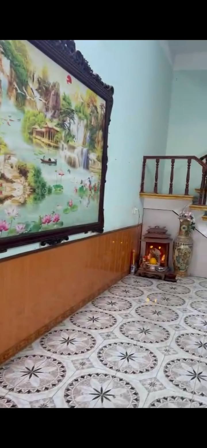 Nhà 3 tầng ngõ Quang Trung TP Hải Dương 105m² giá 3,9 tỷ - Vị trí trung tâm thuận lợi!