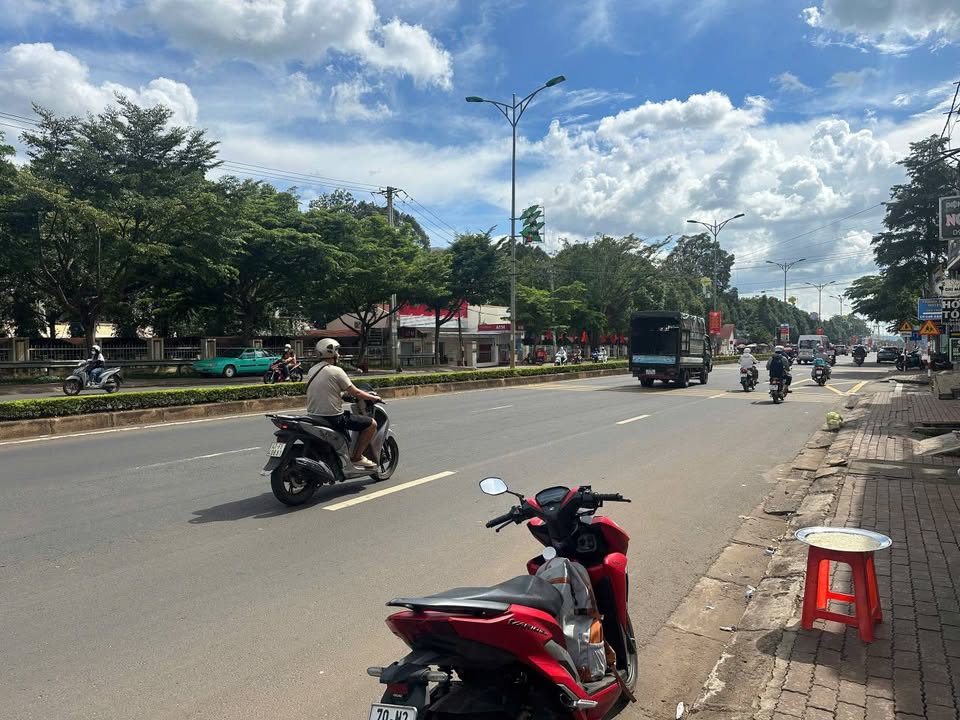 Nhà mặt tiền kinh doanh Lê Duẩn Buôn Ma Thuột 308m² giá 11 tỷ - Đầu tư sinh lời ngay!