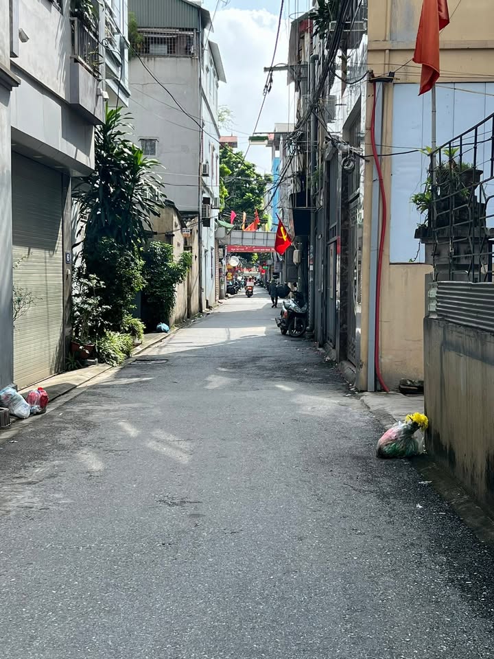 Nhà riêng Gia Lâm 40m² giá 5 tỷ - Ô tô vào tận nhà, kinh doanh sầm uất!