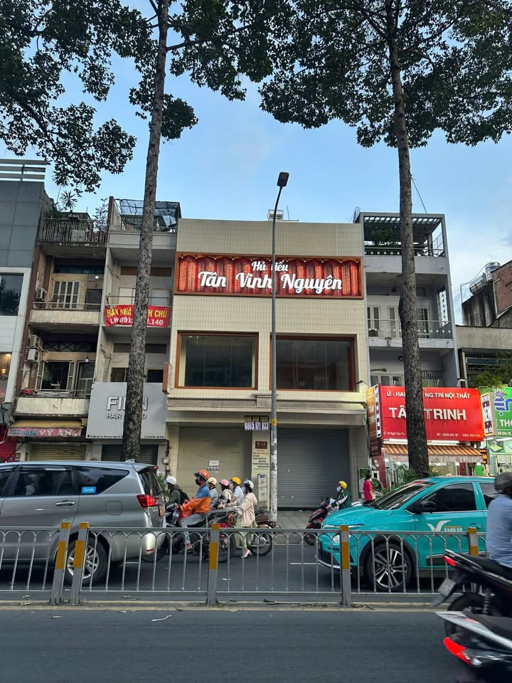 Front House cho thuê Ngô Gia Tự, Quận 10, 52m² - Vị trí đắc địa, có thang máy!