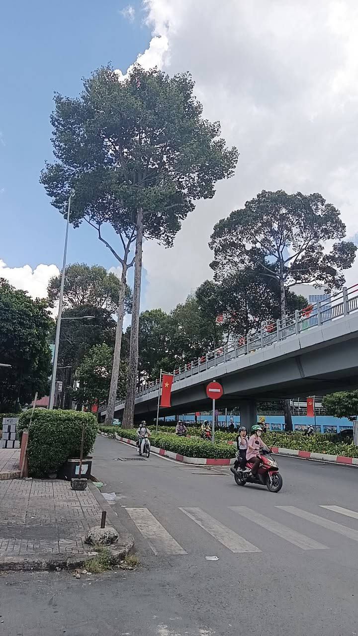 Nhà phố Ba Tháng Hai, Q10 giá 7.1 tỷ - Hẻm thông rộng, tiện ích đầy đủ!