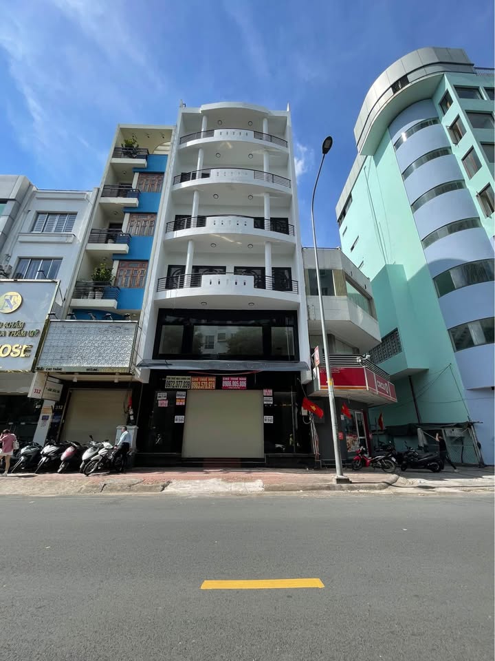 Cho thuê toà nhà văn phòng Cao Thắng Q10 144m² - Gần trung tâm, giá tốt!