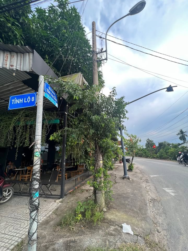 Nhà 2 mặt tiền đường TL8 và Trần Văn Trẩm, Củ Chi, 292.9m² giá 9.5 tỷ - Cơ hội kinh doanh lý tưởng!