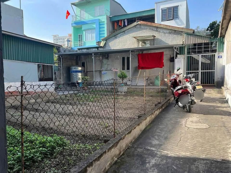 Bán đất Hồng Hà, Hạ Long 100m² giá 2 tỷ - Khu đông dân cư, tiện ích đầy đủ!