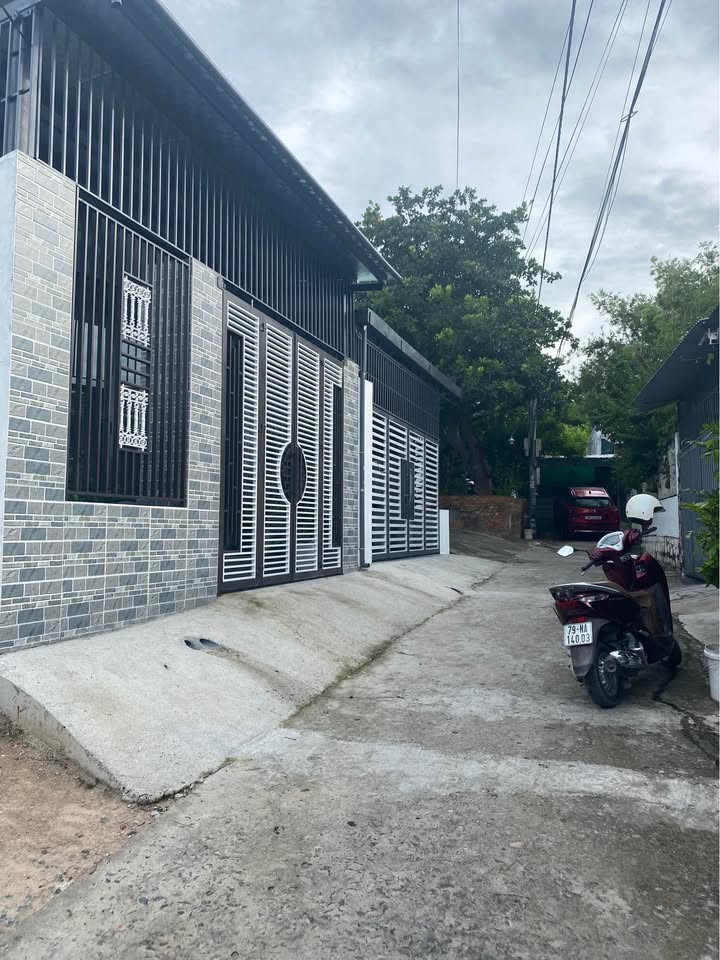 Nhà bán Vĩnh Ngọc Nha Trang 125m² giá 1.95 tỷ - Gần biển và trường học!