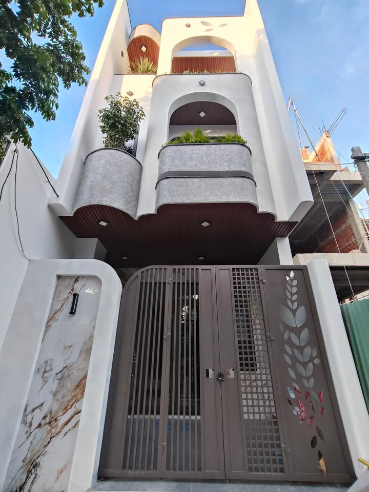 Nhà mới 3 tầng tại Thanh Khê, Đà Nẵng, 80m² giá 8.2 tỷ - Full nội thất sang trọng!