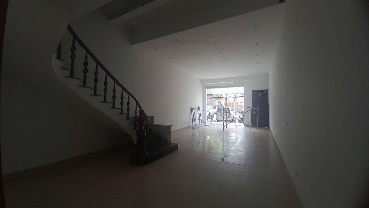 Nhà cho thuê 3 tầng đường Lê Hồng Phong, 130m² chỉ 28 triệu - Kinh doanh mọi mặt hàng!