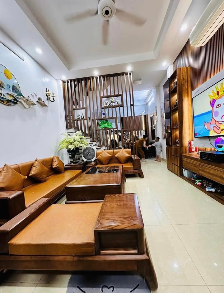 Nhà phố Nguyễn Khang 44m² giá 1 tỷ - Thiết kế 6 phòng ngủ đẹp