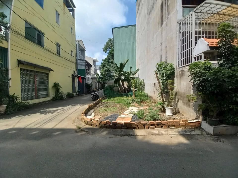 Đất nền KDC 990 - Phú Hữu 56,2m² giá 3,8 tỷ - Xây dựng tự do!