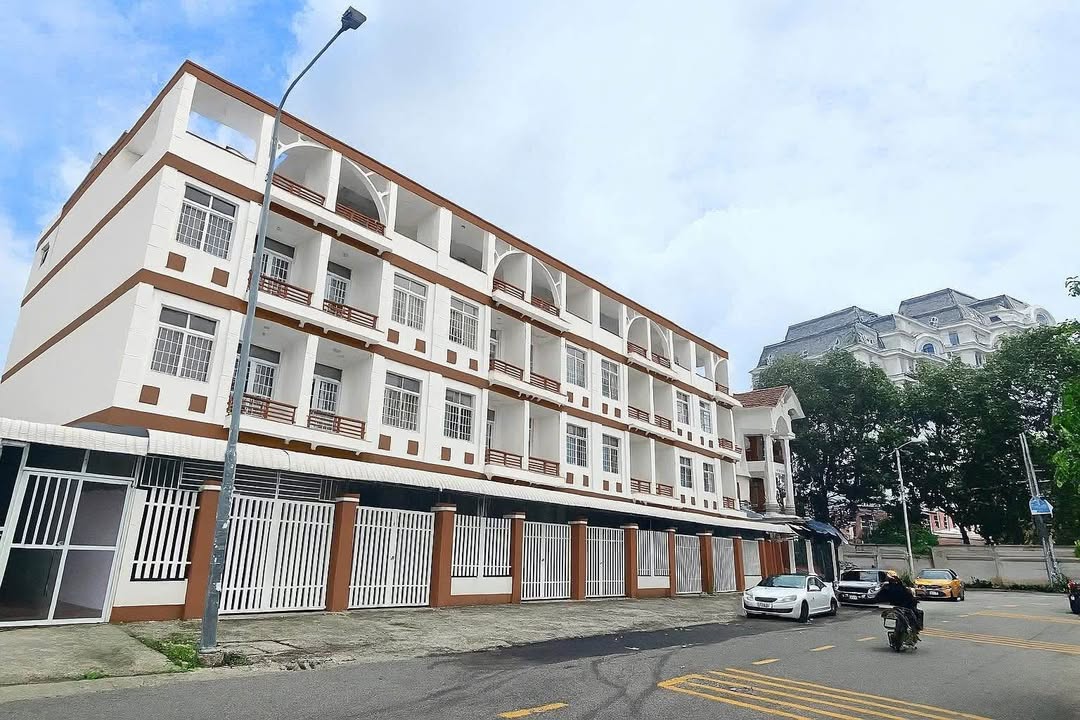 Cho thuê nhà phố văn phòng tại Chánh Nghĩa, Thủ Dầu Một - Diện tích 339m² - Thiết kế chuyên nghiệp, sẵn sàng vận hành!