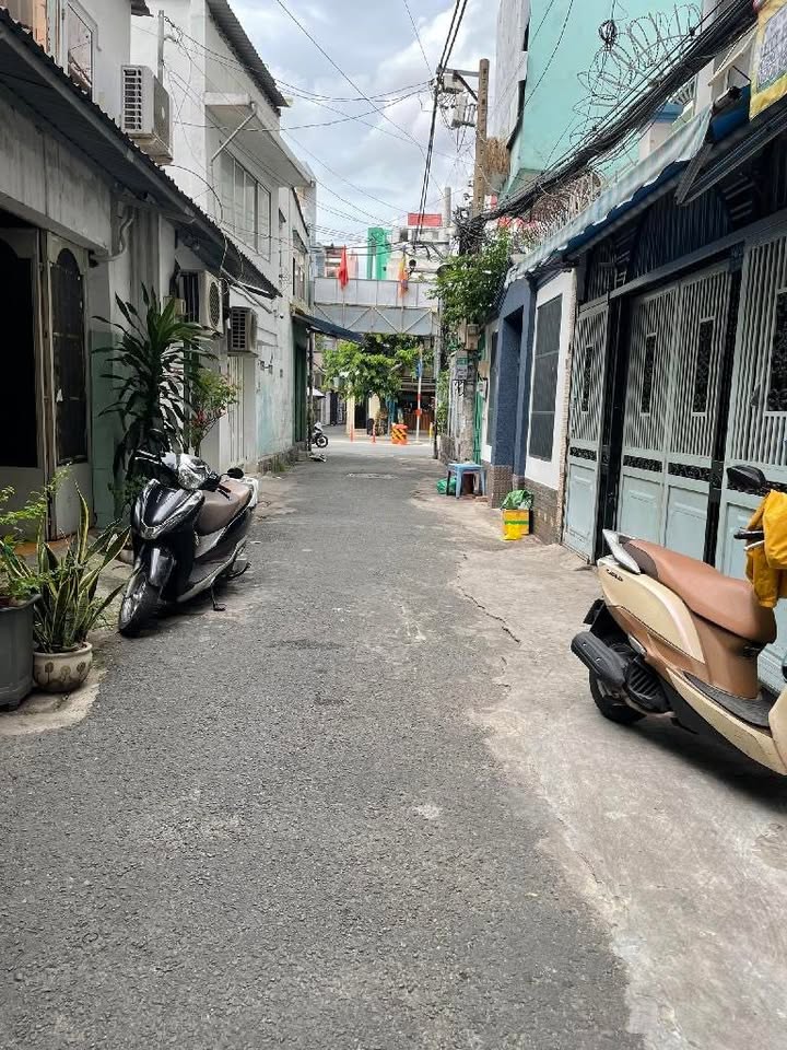 Nhà 4 Tầng Cách Mạng Tháng 8, 48m² - Hẻm Xe Hơi Gần Ga Metro Chỉ 9 Tỷ