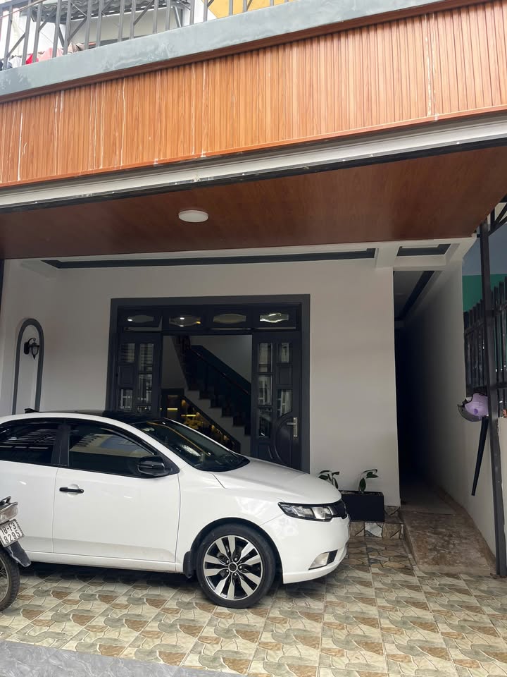 Nhà phố Nguyễn Trung Trực Đà Lạt 115m² giá 3.6 tỷ - Sân đậu ô tô 5 chỗ, không gian thoáng đãng!