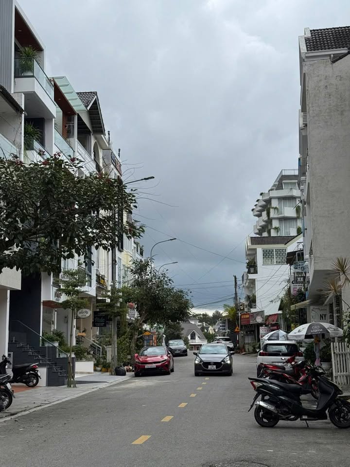 Bán Nhà Đà Lạt - 84m², Giá 15.9 Tỷ - Vị Trí Đắc Địa Gần Hồ Xuân Hương!