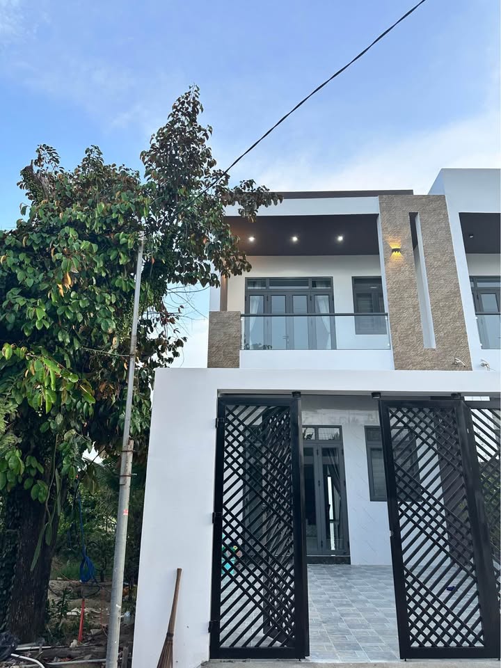 Nhà 2 tầng mới xây tại xã Diên Điền, Khánh Hòa 125m² giá 2.59 tỷ - Nội thất đầy đủ, tiện nghi!