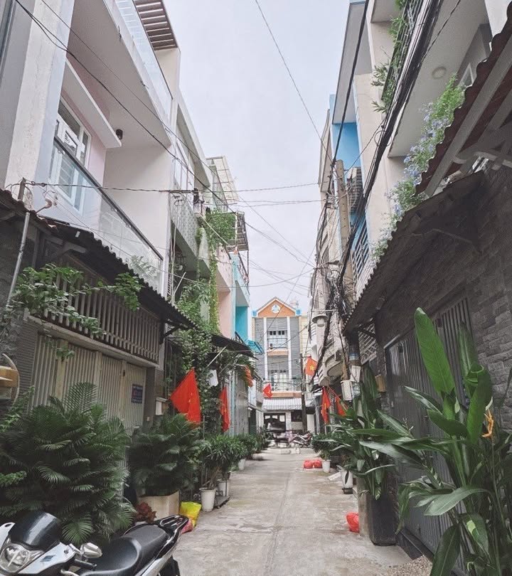 Nhà đẹp Tân Sơn Nhì 175m² giá 6.99 tỷ - Hẻm xe hơi, vị trí vàng!