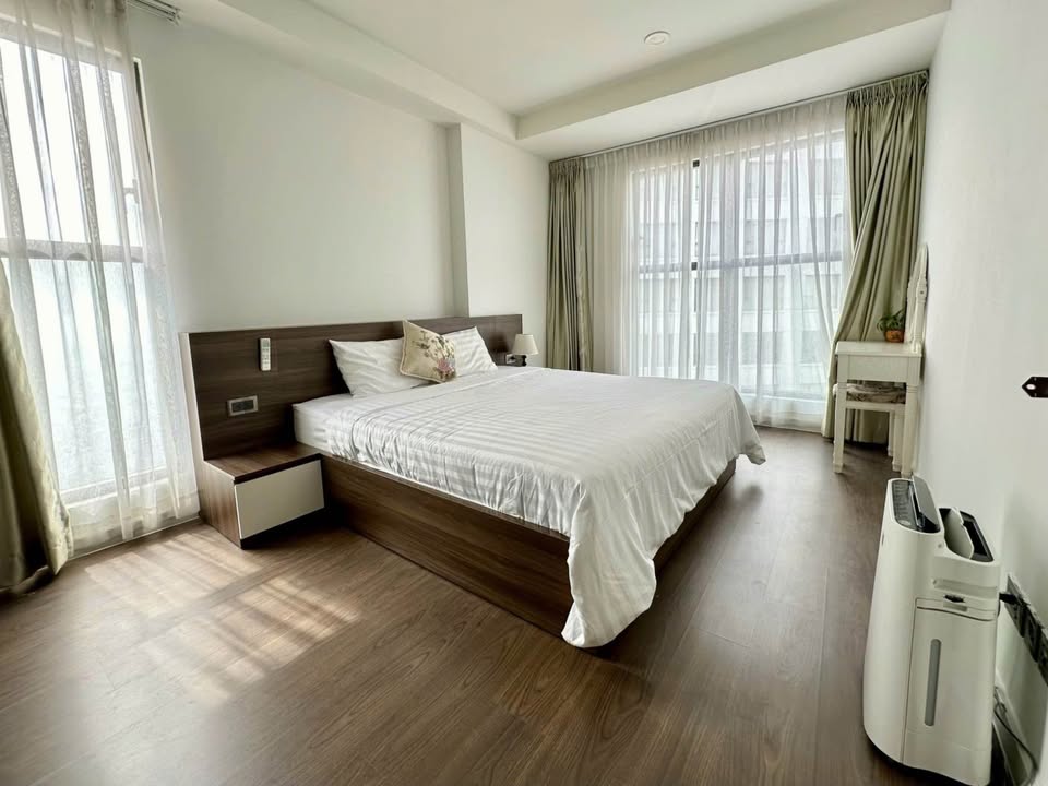 Căn hộ Saigon Royal 82m² giá 21 triệu - Full nội thất, vào ở ngay!