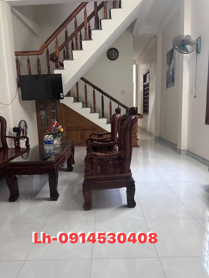 Nhà 2 tầng lô gốc tại Phan Đăng Lưu, Tuy Hòa, Phú Yên - Giá chỉ 3.89 tỷ!