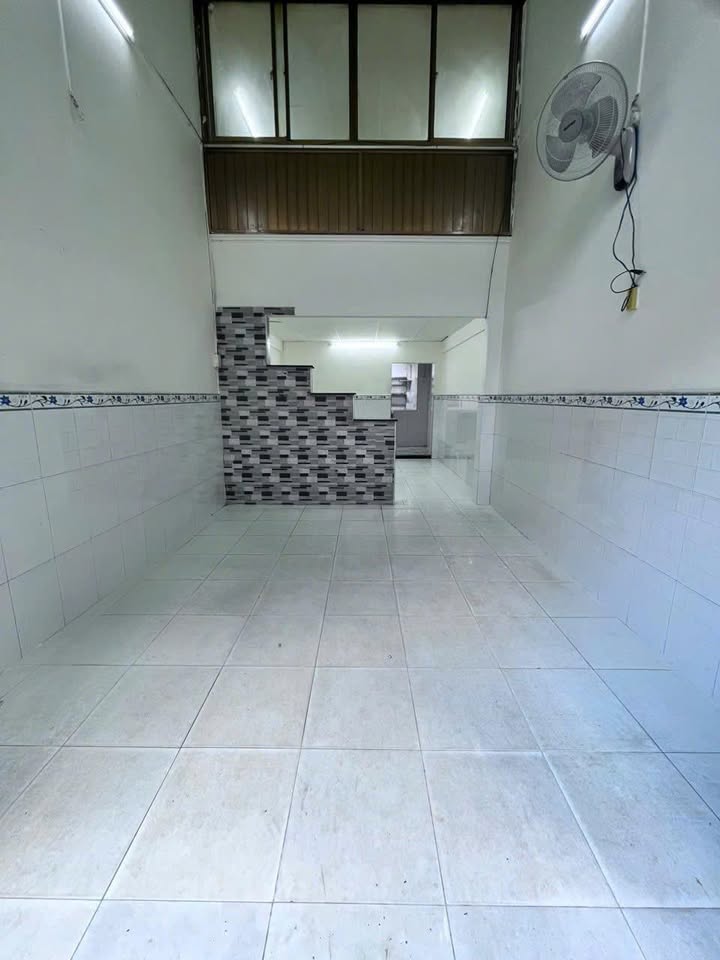 Nhà cho thuê đường Lò Siêu, quận 11, 90m² giá 10,5 triệu - Nhà trống sạch đẹp, vào ở ngay!