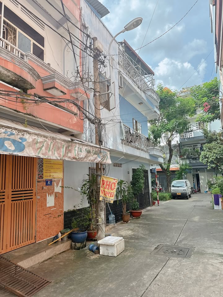 Nhà riêng Quận 4 40m² giá 9 tỷ - Thiết kế hiện đại, sổ hồng chính chủ!