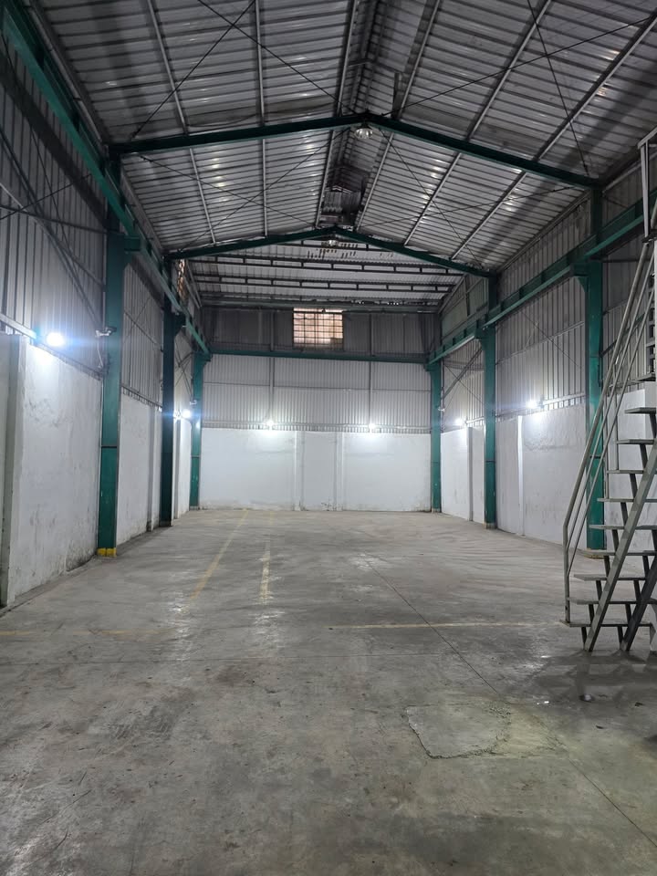 Cho thuê kho xưởng 250m² KCN Tân Bình giá 20 triệu - Diện tích rộng, xe container vào thoải mái!