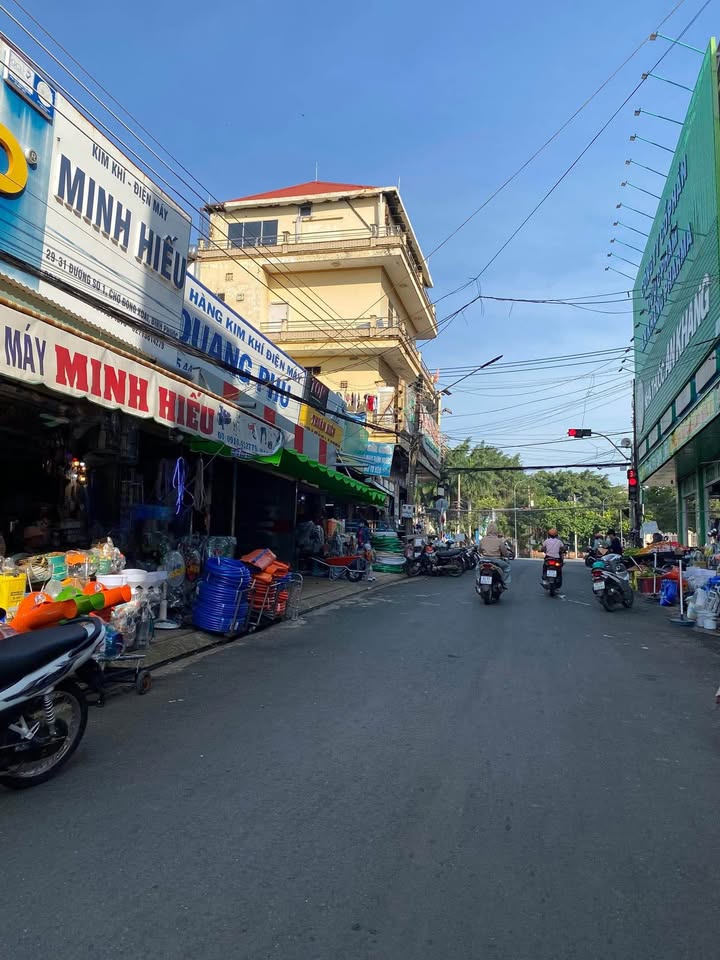 Nhà phố đường Chợ Gia Dụng, Đồng Xoài 64m² giá 5.6 tỷ - Vị trí kinh doanh đắc địa!