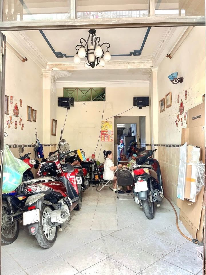 Nhà đẹp 4 tầng tại Thành Thái, Quận 10 - Giá chỉ nhỉnh 8 tỷ!