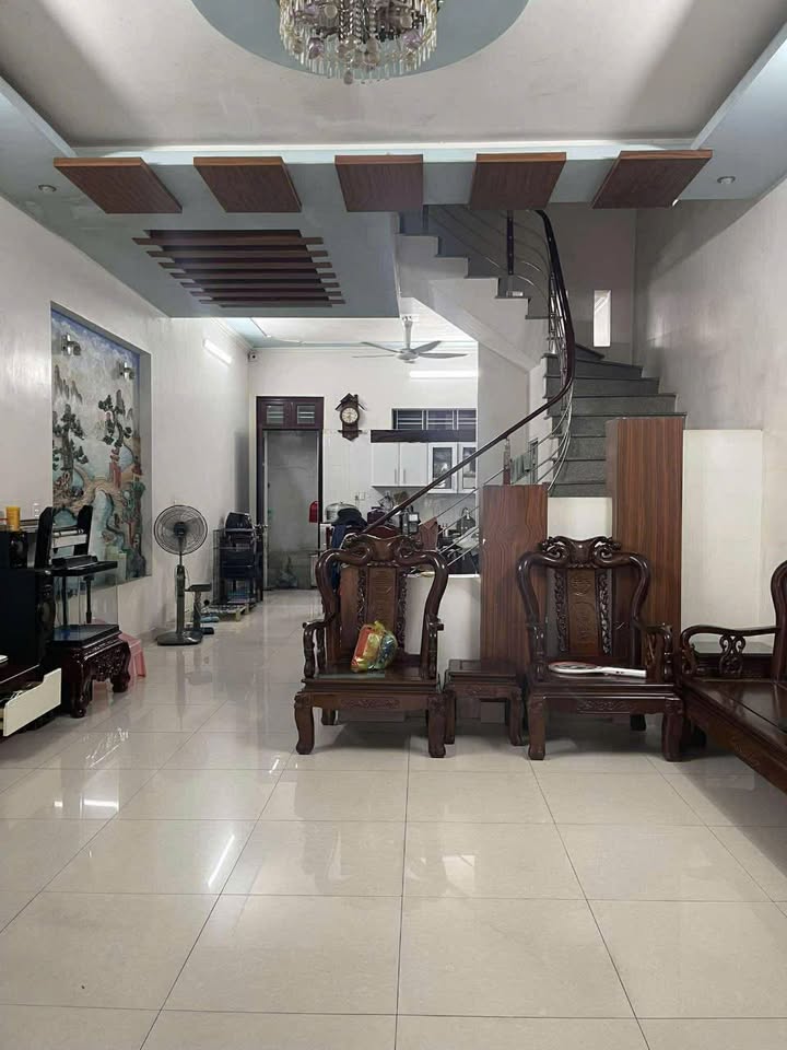 Nhà cho thuê mặt ngõ 5m tại Cát Bi, Hải Phòng - Giá 9 triệu, ô tô đỗ cửa!