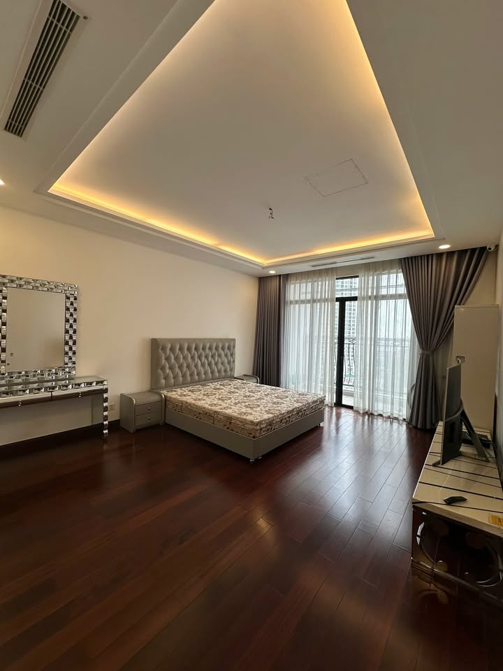 Căn hộ Royal City R3B 200m² giá 45 triệu - Sẵn sàng vào ở ngay!