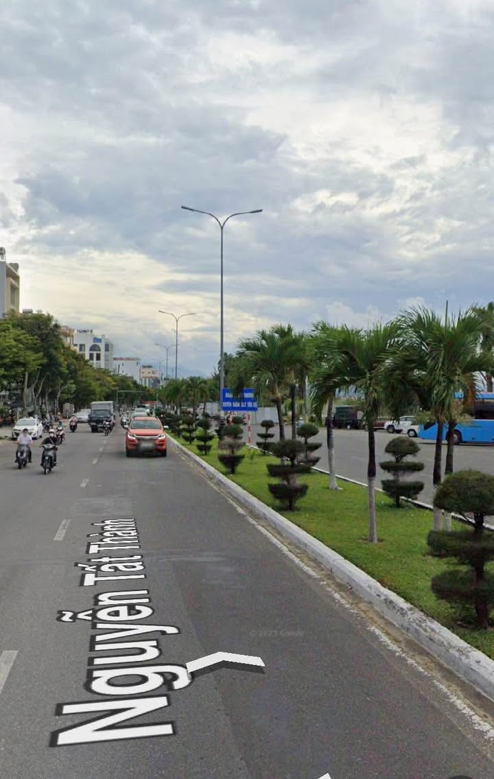 Đất lô góc đường Nguyễn Tất Thành 305m² giá 43.5 tỷ - Vị trí đắc địa đầu tư!