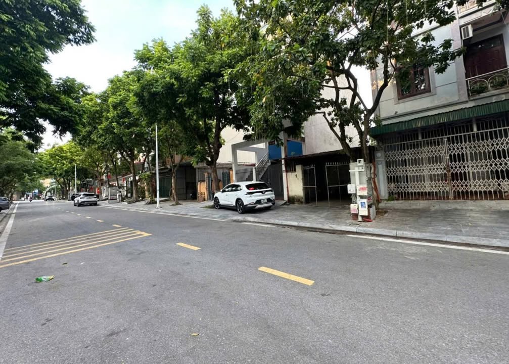 Đất nền Khai Quang Vĩnh Yên 100m² giá 5.x tỷ - Vị trí đắc địa, kinh doanh sầm uất!