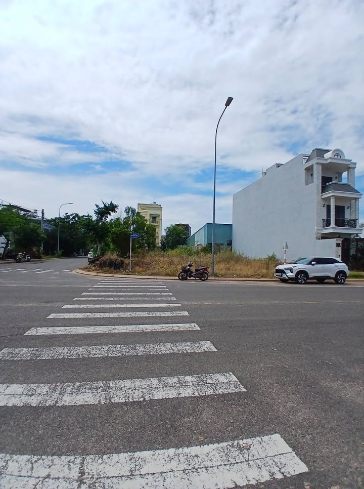 Đất nền 2 mặt tiền Võ Văn Kiệt, Phan Thiết 435m² giá 3 tỷ - Cơ hội đầu tư tuyệt vời!