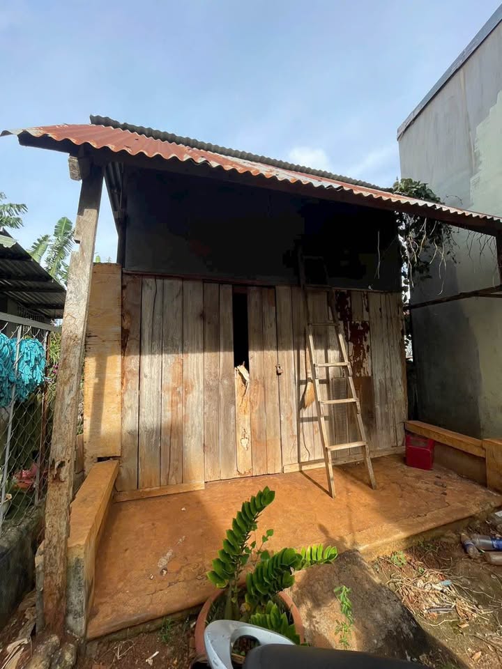 Đất thổ cư Tân Lập 109.5m² giá chỉ 690 triệu - Nhà gỗ cấp 4 tiện lợi!