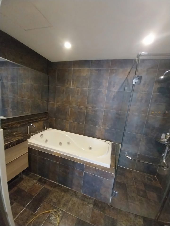 Căn hộ 3PN Royal City Thanh Xuân giá 20 triệu - Full nội thất sang trọng!