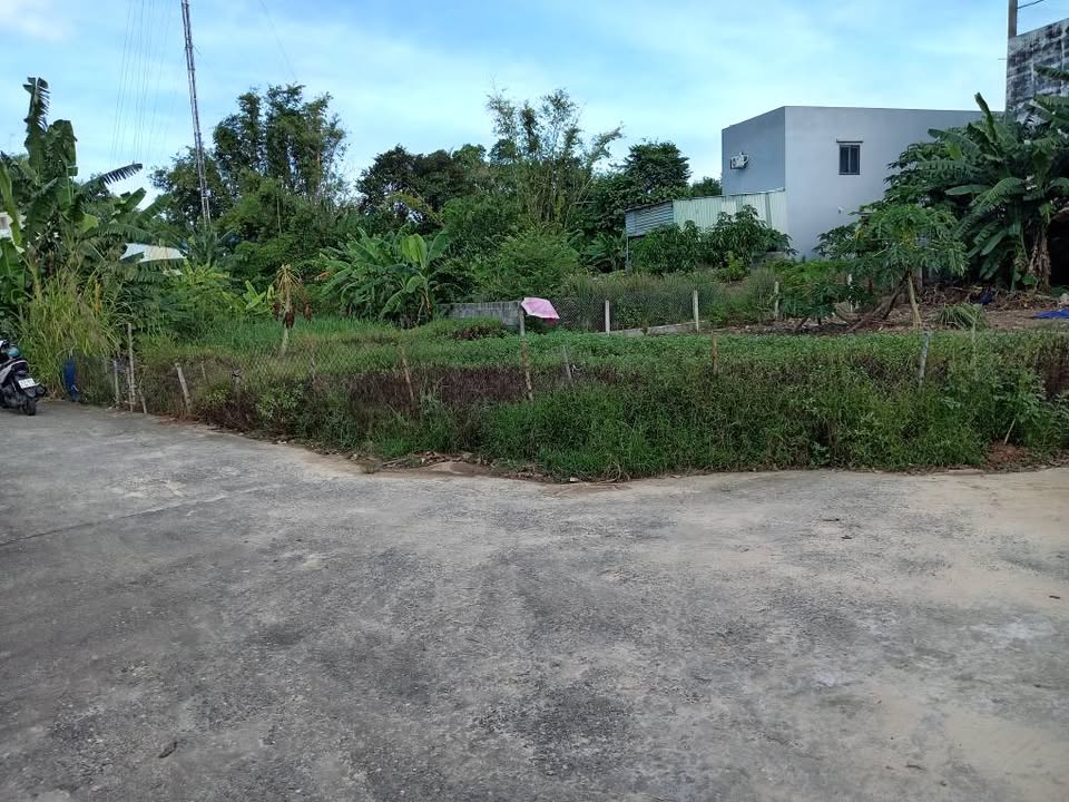 Đất nền góc Thạch Bồ Hòa Tiến 120m² giá chỉ 1,2 tỷ - Đầu tư sinh lời ngay!