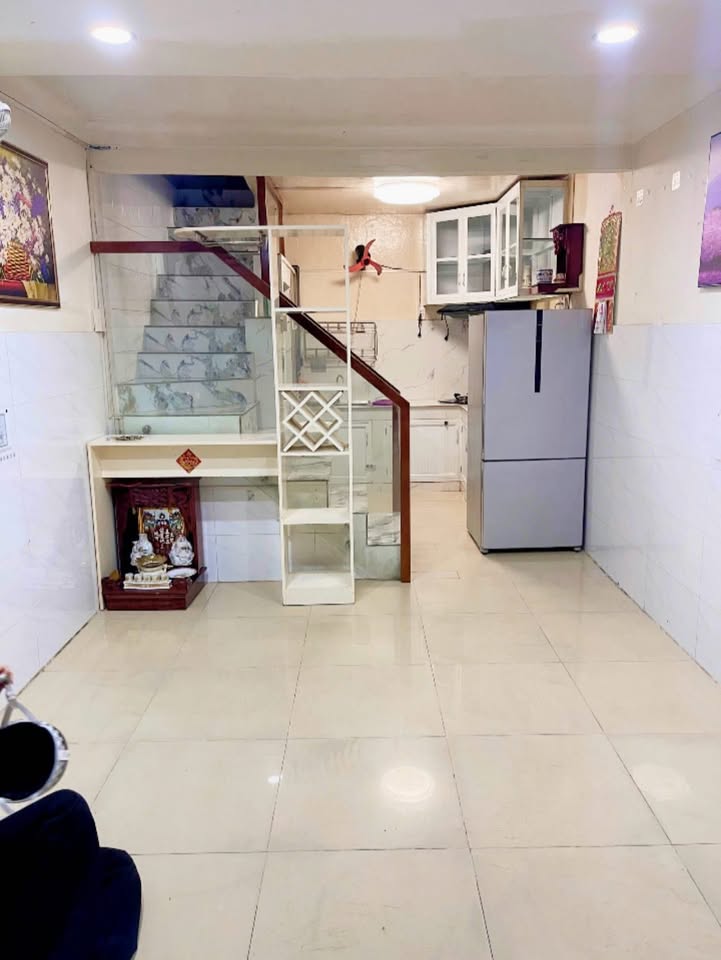 Nhà thuê nguyên căn Quận 4 24m² giá 12 triệu - Nội thất đầy đủ, vào ở ngay!