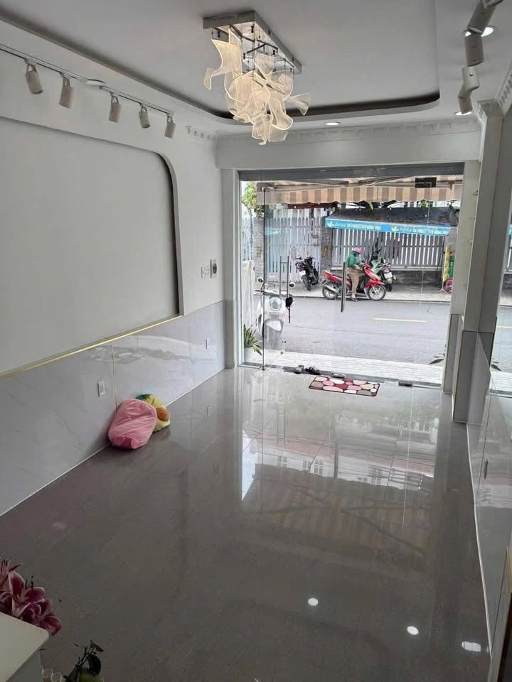 Nhà mặt tiền đường Lâm Văn Bền, Q7 cho thuê 32m² giá chỉ 19 triệu/tháng - Thích hợp cho spa và văn phòng!