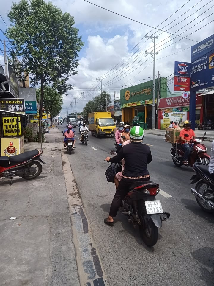 Mặt bằng cho thuê quán ăn góc 3 mặt tiền đường Nguyễn Văn Linh 360m² - Trang bị đầy đủ, sẵn sàng kinh doanh!