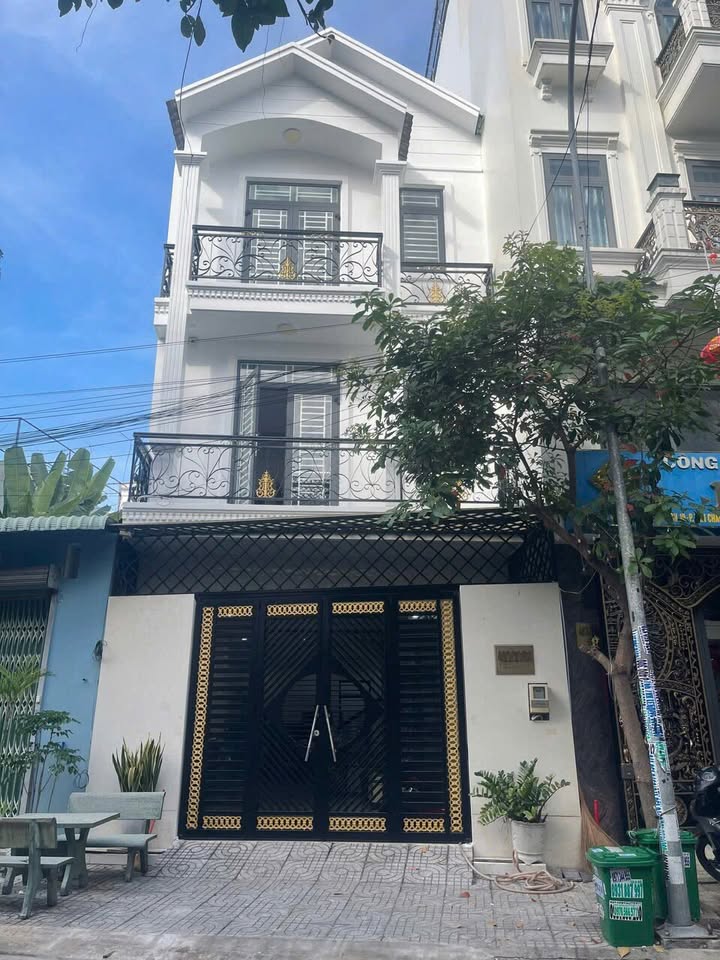 Nhà riêng 4 tầng Tân Chánh Hiệp 82m² giá 7.7 tỷ - Thiết kế hiện đại, không gian sống thoáng đãng!