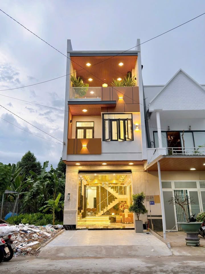 Nhà 2 Lầu Đẹp KDC Hồng Loan Cái Răng 80m² giá 5.99 tỷ - Sẵn sàng vào ở!