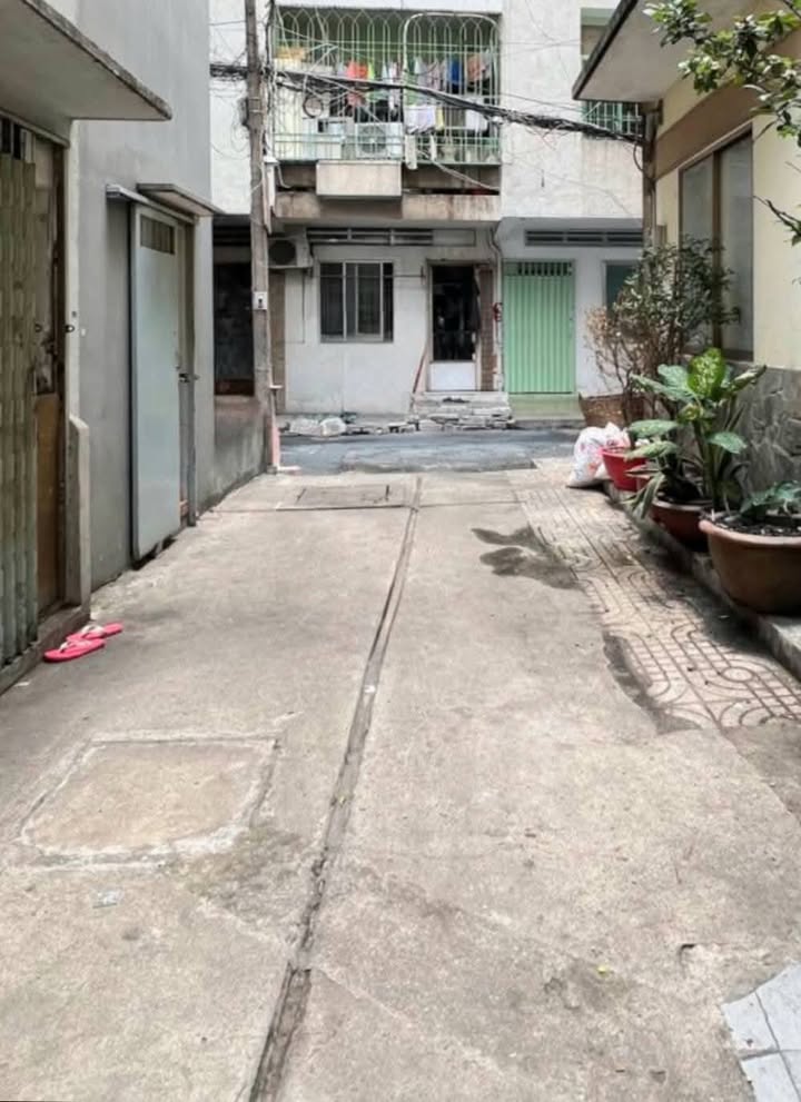 Nhà 2 Tầng Đường Bà Hom Quận 6 Chỉ 2.3 Tỷ - Khu An Ninh, Sổ Hồng Riêng!