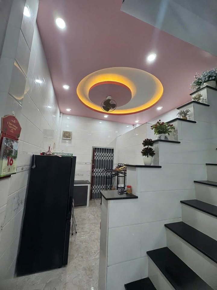 Nhà 1 Trệt 1 Lầu Đường Nguyễn Tất Thành 56m² giá 2 tỷ - Vị trí đẹp, gần công viên!