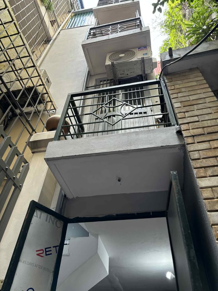 Nhà nguyên căn 4 tầng Tô Hoàng, Hai Bà Trưng - Thuê ngay chỉ 4.5 triệu!