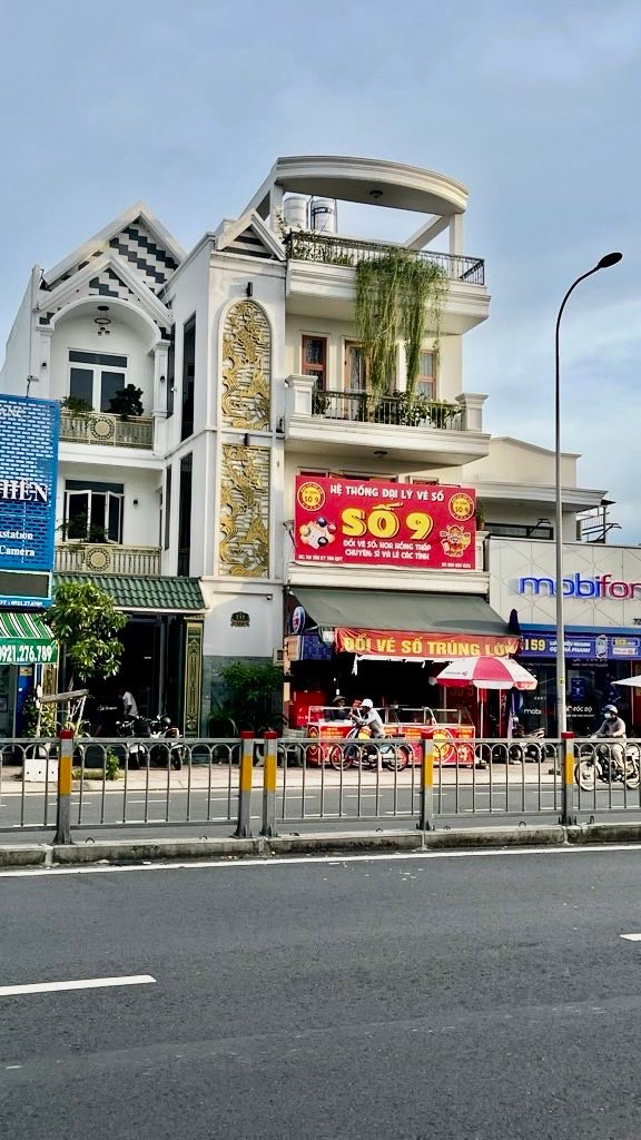 Nhà phố Bình Tân 178m² giá 22 tỷ - Sổ đỏ chính chủ, tiềm năng đầu tư cao!