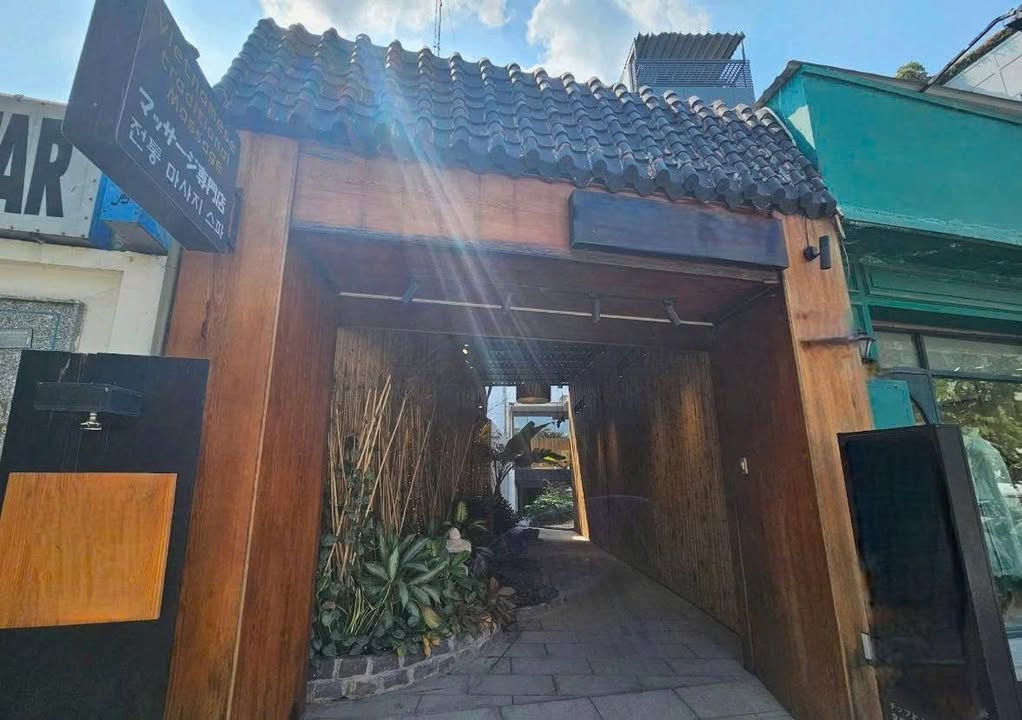 Cho thuê tòa nhà hiện đại 125m² tại Thảo Điền, TP. Thủ Đức - Vị trí đắc địa cho thương hiệu cao cấp!