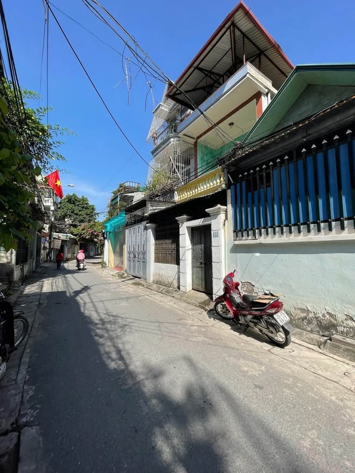 Bán nhà phường Đồng Tiến, Hòa Bình 120m² - Hướng Tây Nam, sổ hồng riêng!