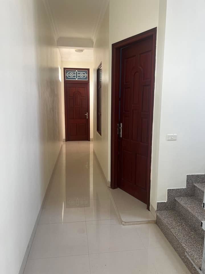 Nhà phố Đức Giang Long Biên 122m² giá 17.8 tỷ - Thiết kế hiện đại, kinh doanh tốt!